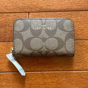 Brand New Coach Zip Around Card Case